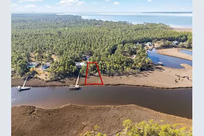 5690 Tarpon Ct, Milton, FL 32583 - Photo 2