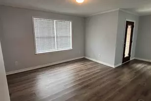 5955 Ashton Woods Cir, Milton, FL 32570 - Photo 8