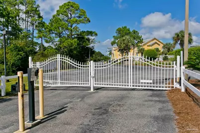 16068 Innerarity Pt Rd, Pensacola, FL 32507 - Photo 4