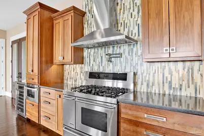 1070 Harbor Ln, Gulf Breeze, FL 32563 - Photo 12