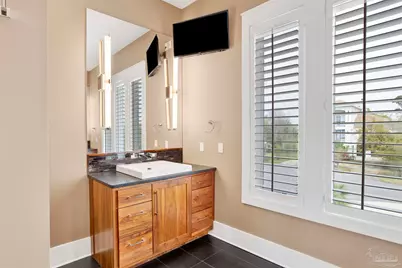 1070 Harbor Ln, Gulf Breeze, FL 32563 - Photo 18