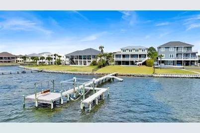 1070 Harbor Ln, Gulf Breeze, FL 32563 - Photo 56