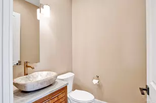 1070 Harbor Ln, Gulf Breeze, FL 32563 - Photo 24