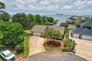 1090 Park Ln, Gulf Breeze, FL 32563 - Photo 2