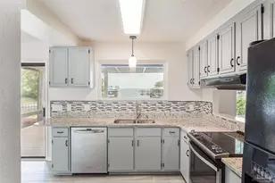 1090 Park Ln, Gulf Breeze, FL 32563 - Photo 20