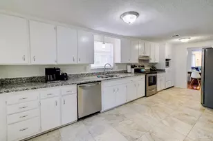 1018 W Gregory St, Pensacola, FL 32502 - Photo 10