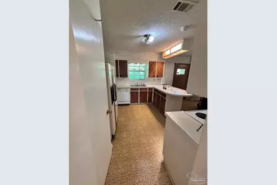6235 Confederate Dr, Pensacola, FL 32503 - Photo 10