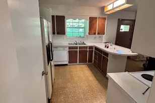 6235 Confederate Dr, Pensacola, FL 32503 - Photo 10