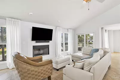 17 Calle Hermosa, Pensacola Beach, FL 32561 - Photo 4