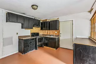 35 N Cypress St, Walnut Hill, FL 32568 - Photo 12