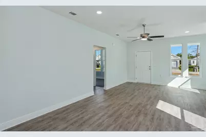 5422 Kee Memorial Dr, Pensacola, FL 32507 - Photo 8