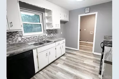 6910 Cornelius Ln, Pensacola, FL 32505 - Photo 8