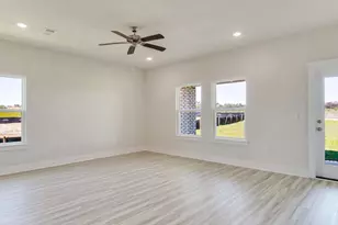 8077 Fir Tree Dr, Milton, FL 32583 - Photo 16