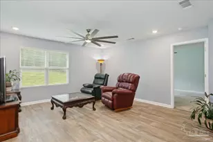 4686 Red Oak Dr, Milton, FL 32583 - Photo 4