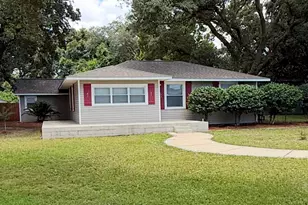 202 Edgewater Dr, Pensacola, FL 32507 - Photo 1