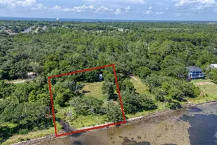 5161 Soundside Dr, Gulf Breeze, FL 32563 - Photo 1