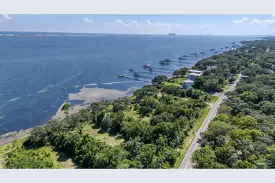 5161 Soundside Dr, Gulf Breeze, FL 32563 - Photo 16