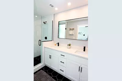 157 S Spring St, Pensacola, FL 32502 - Photo 8