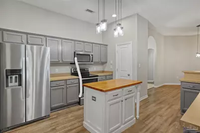 5911 Ashton Woods Cir, Milton, FL 32570 - Photo 8