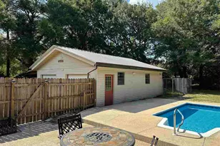 6736 Nichols Dr, Milton, FL 32570 - Photo 4