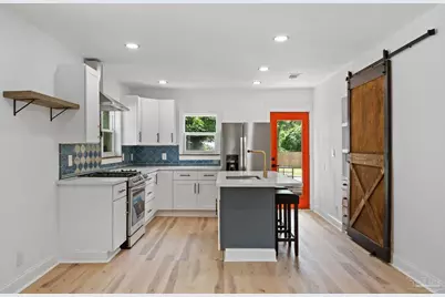 215 E Bobe St, Pensacola, FL 32503 - Photo 14