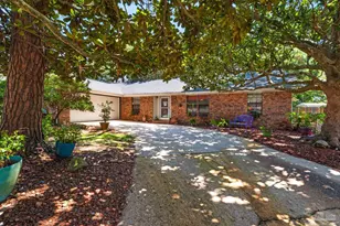 3924 Paradise Bay Dr, Gulf Breeze, FL 32563 - Photo 1