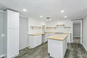 5496 Wales Ave, Pensacola, FL 32526 - Photo 2