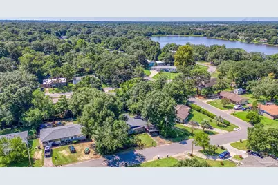 921 Lagoon Dr, Pensacola, FL 32505 - Photo 2
