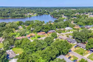 921 Lagoon Dr, Pensacola, FL 32505 - Photo 10