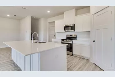 8044 Fir Tree Dr, Milton, FL 32583 - Photo 10