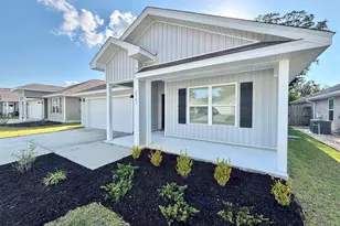 2347 Kirkwood Dr, Cantonment, FL 32533 - Photo 2