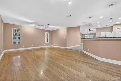 7117 Dale St, Pensacola, FL 32503 - Photo 4