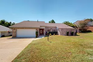 2221 Oxford Dr, Pensacola, FL 32503 - Photo 2