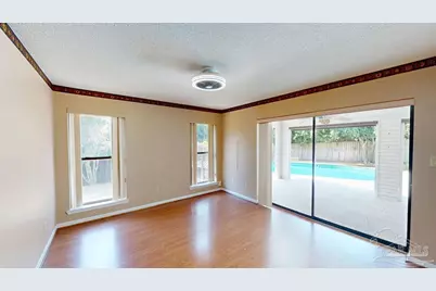 2221 Oxford Dr, Pensacola, FL 32503 - Photo 10