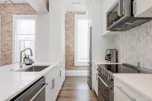 17 Palafox Pl, Pensacola, FL 32502 - Photo 6