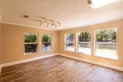 7103 Mobile Hwy, Bellview, FL 32526 - Photo 20