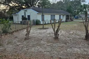 32 Bertram St, Pensacola, FL 32506 - Photo 2