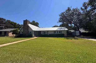 1012 Great Oaks Dr, Gulf Breeze, FL 32563 - Photo 1