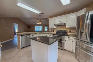 6902 Hanover Ct, Milton, FL 32570 - Photo 8