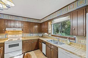 6901 Falcon Dr, Pensacola, FL 32526 - Photo 16