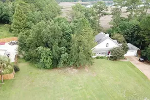 3360 Mills Bayou Dr, Milton, FL 32583 - Photo 1