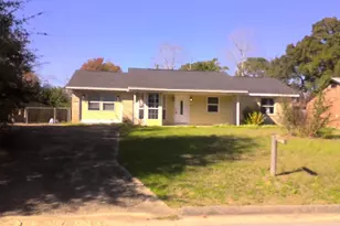 5775 Ventura Ln, Pensacola, FL 32526 - Photo 1