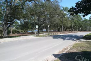 327 Gibbs Rd, Pensacola, FL 32507 - Photo 42