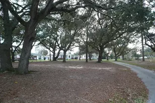 327 Gibbs Rd, Pensacola, FL 32507 - Photo 40