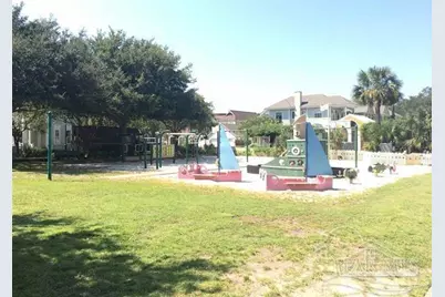 65 S 9th Ave, Pensacola, FL 32502 - Photo 4