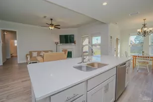 9953 Suwanee Ln, Pensacola, FL 32526 - Photo 10