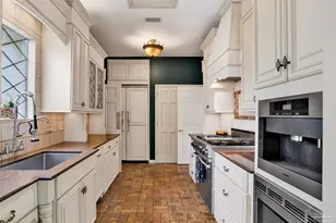 704 Bayshore Dr, Pensacola, FL 32507 - Photo 18