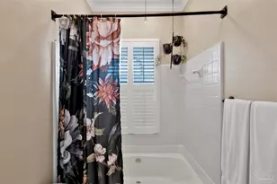 704 Bayshore Dr, Pensacola, FL 32507 - Photo 10