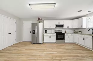 8801 Camshire Cir, Pensacola, FL 32507 - Photo 4