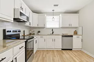 8801 Camshire Cir, Pensacola, FL 32507 - Photo 2